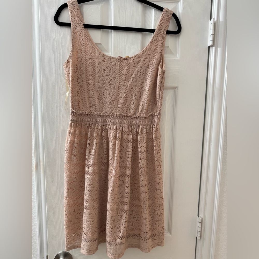 Lace sleeveless dress, soft pink
